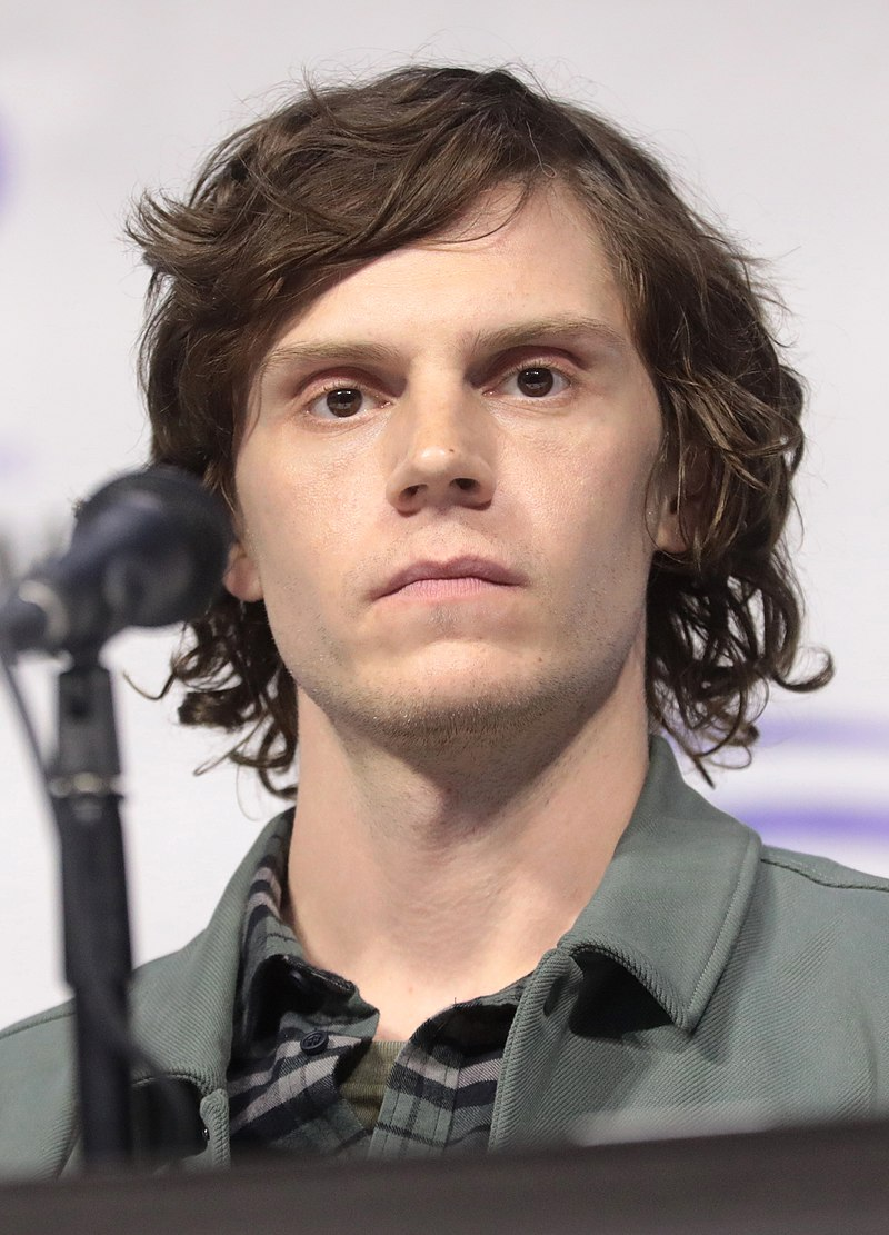 Evan Peters ved en konvention i 2019